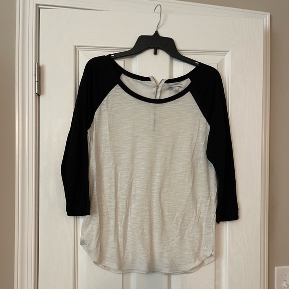 American Eagle Outfitters Tops - America Eagle 3/4 length shirt